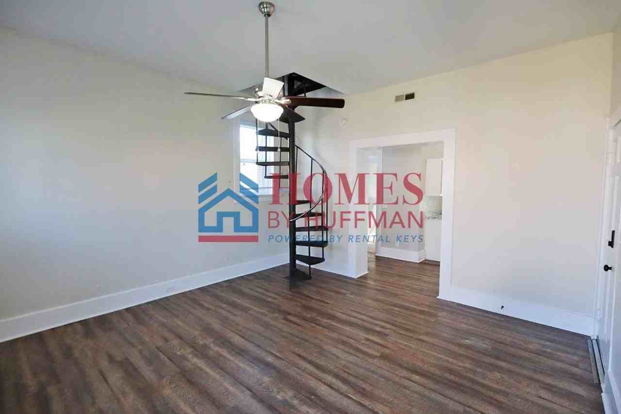 110 East Powell Avenue - Photo 3 of 14