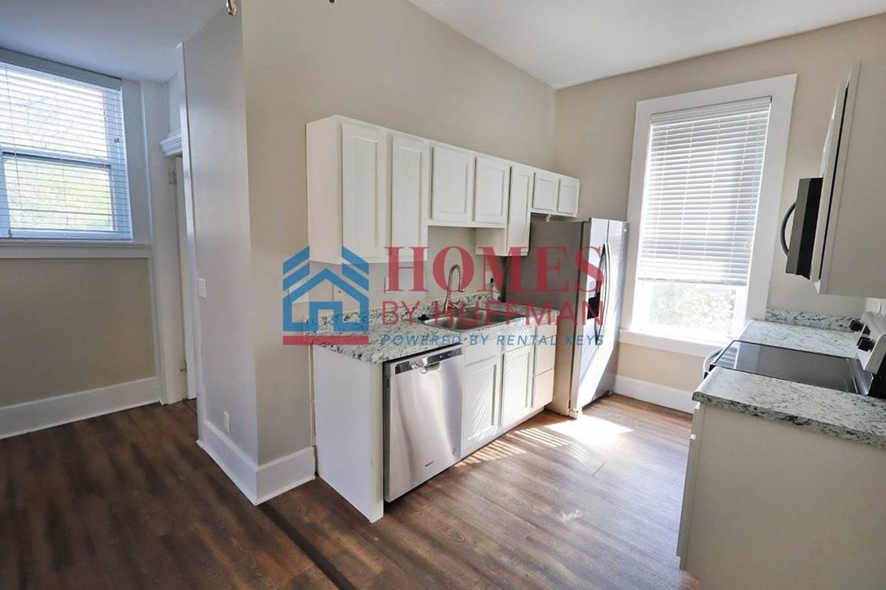 110 East Powell Avenue - Photo 6 of 14
