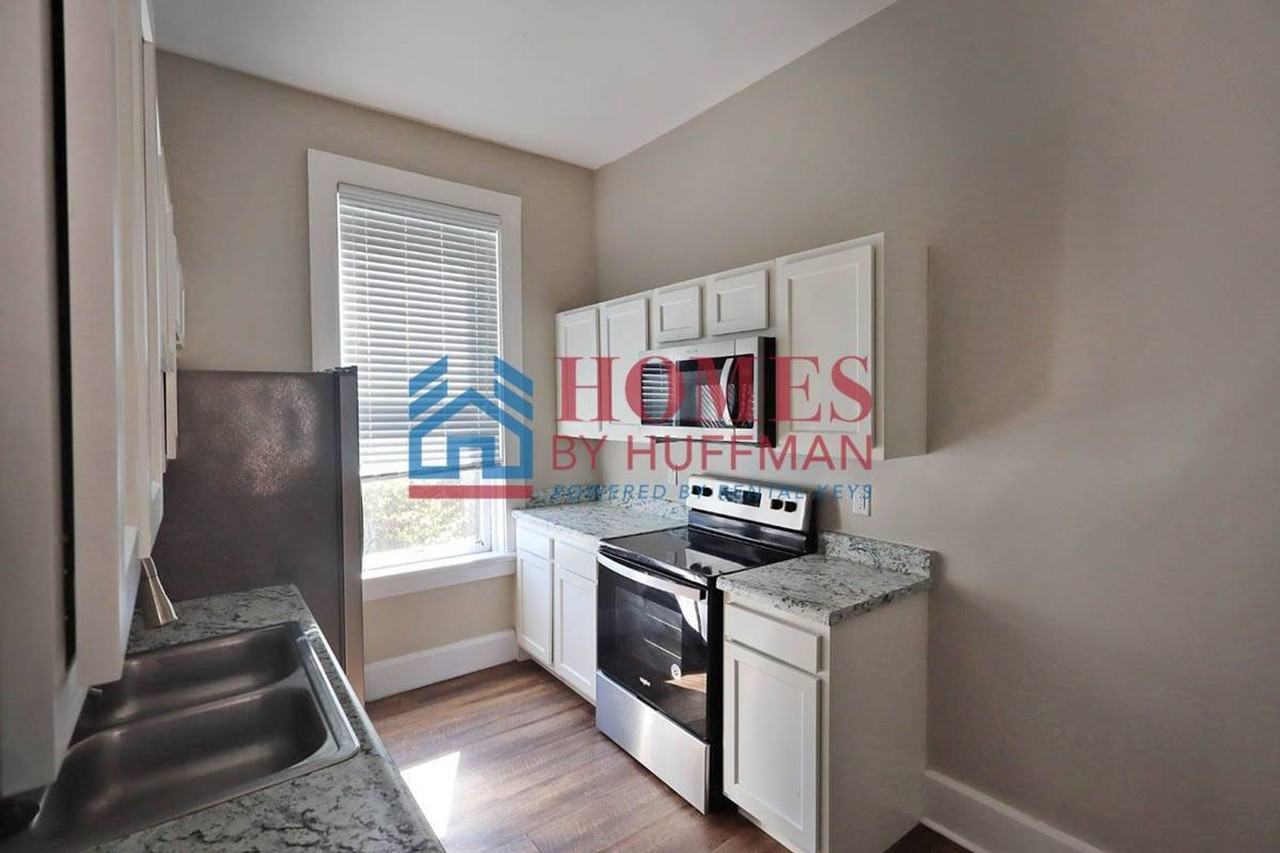 110 East Powell Avenue - Photo 7 of 14