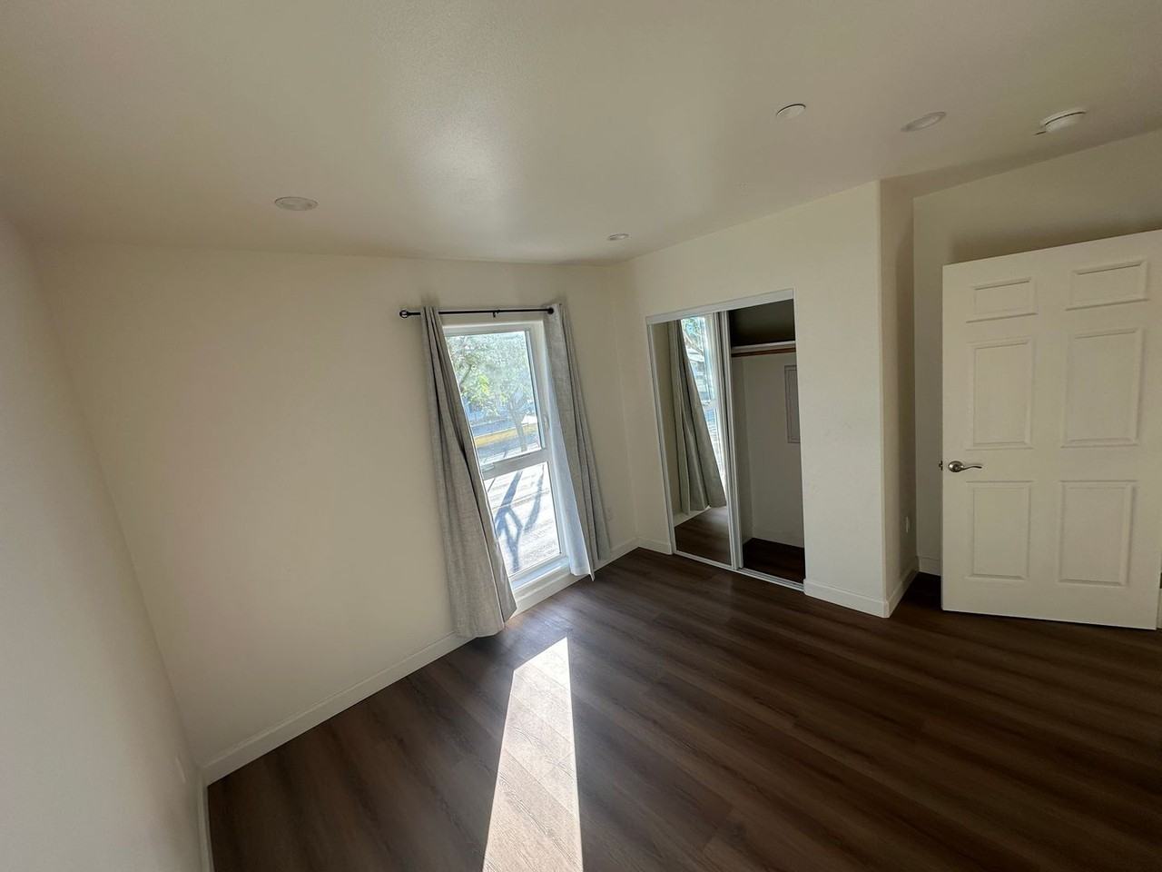 6901 Western Modern Apartments - Photo 6 of 10