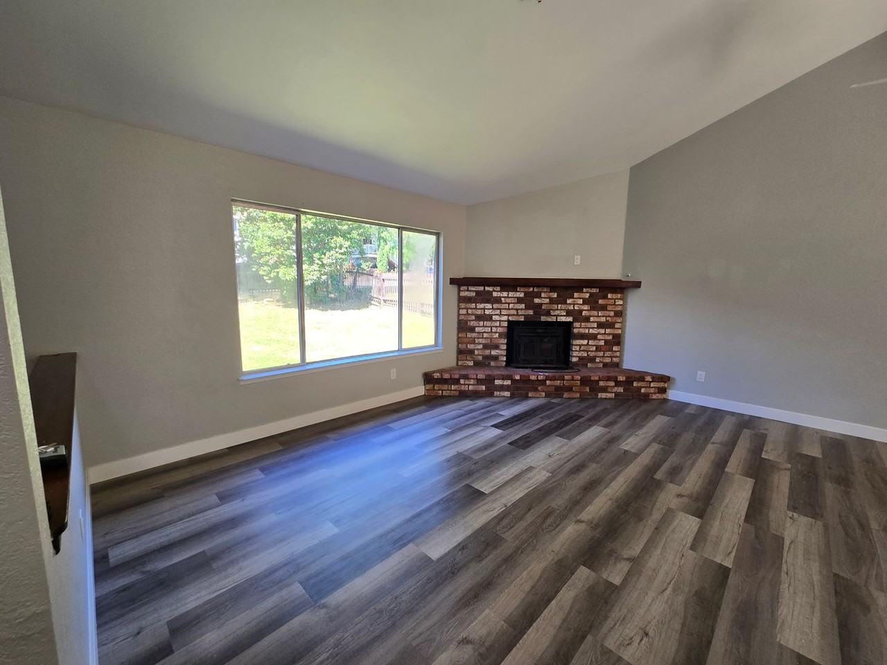 928 Mikkelsen Dr - Photo 4 of 15