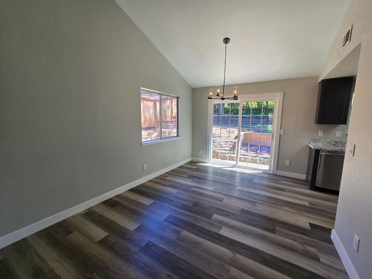 928 Mikkelsen Dr - Photo 5 of 15