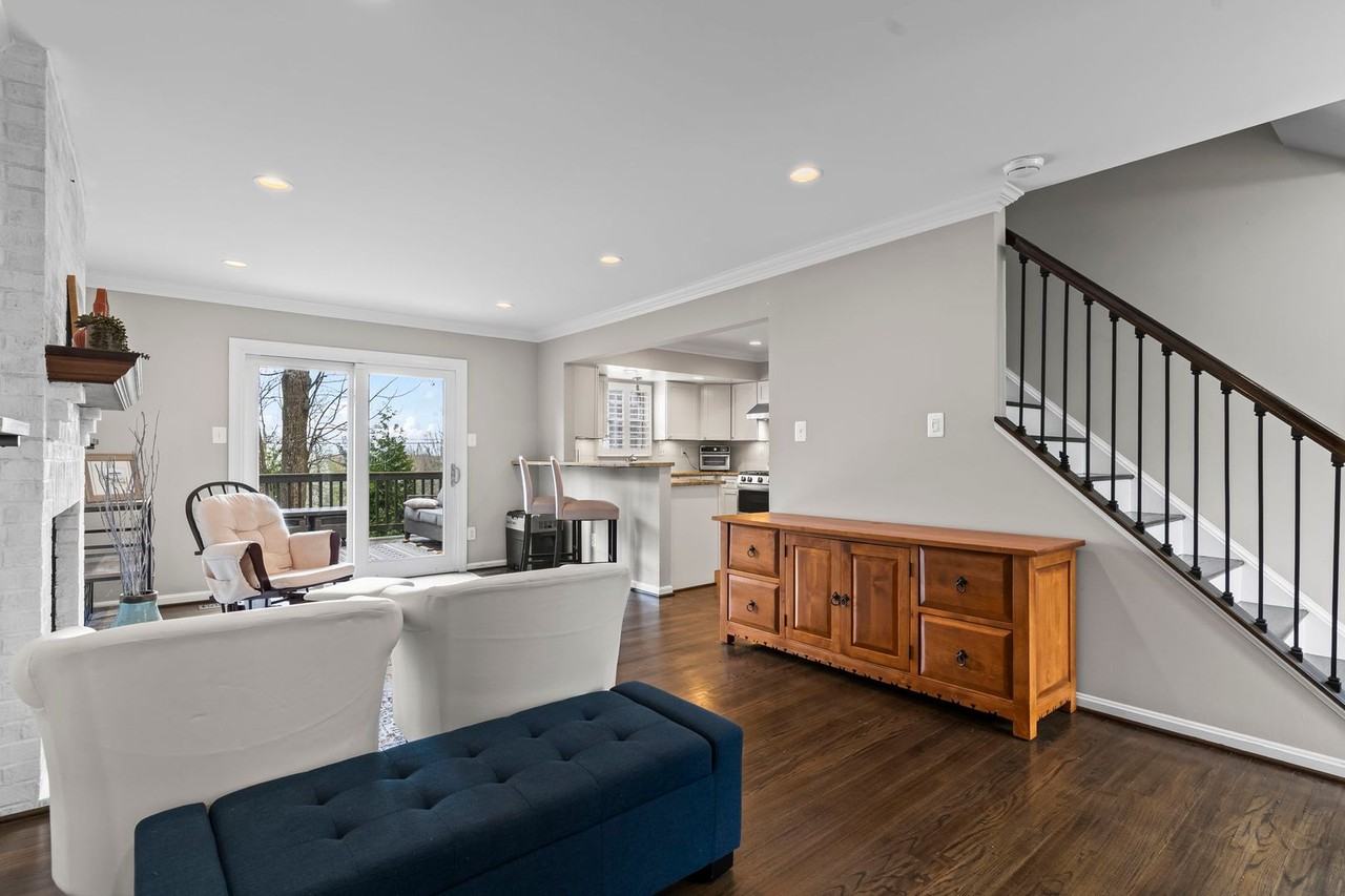 7617 Virginia Ln - Photo 4 of 48