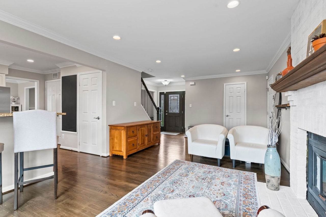 7617 Virginia Ln - Photo 5 of 48