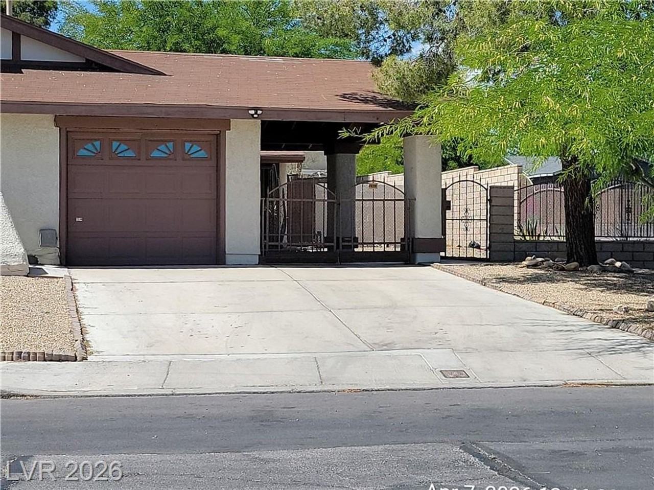 4061 Foxgrove Dr - Photo 2 of 39