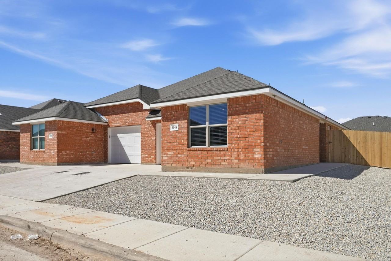 2910 Glennster St - Photo 2 of 30