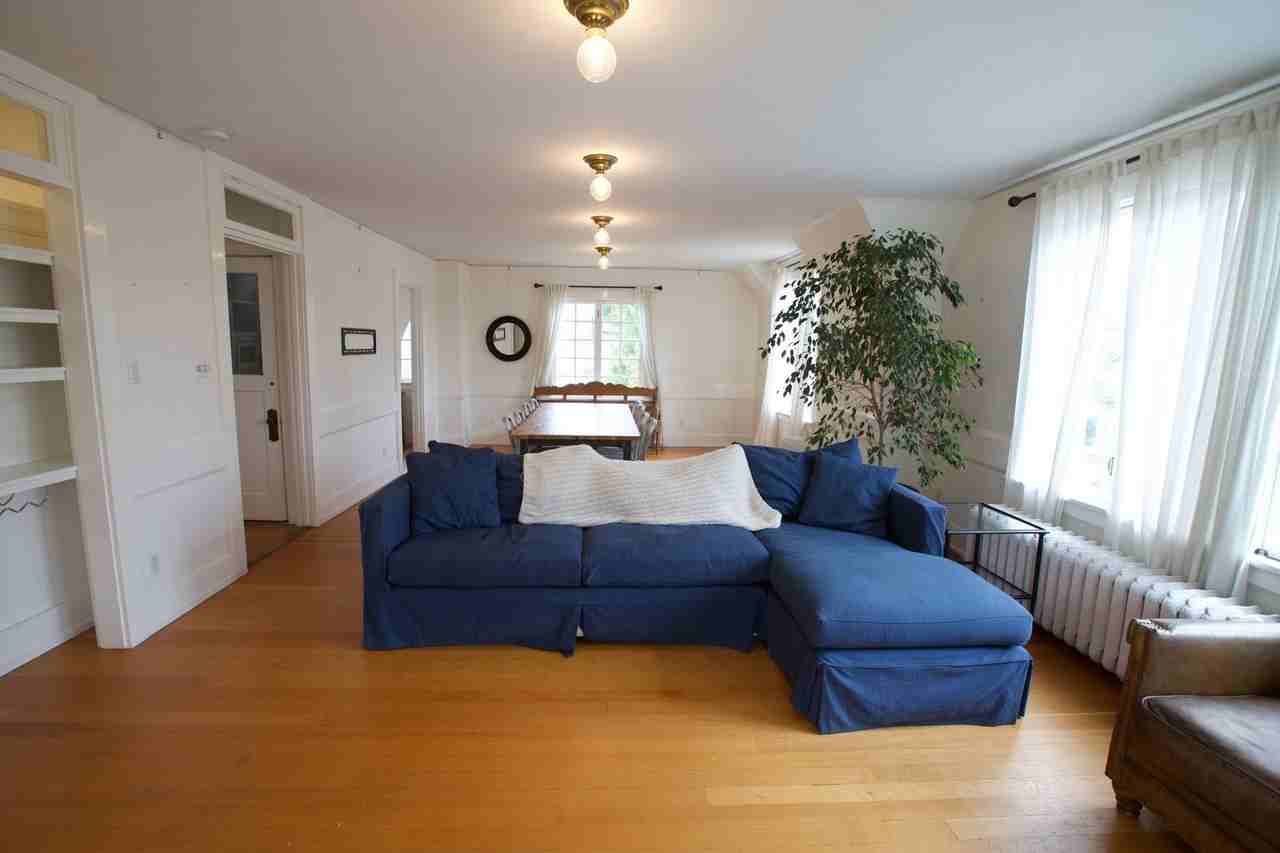 10235 62nd Ave S - Photo 4 of 37