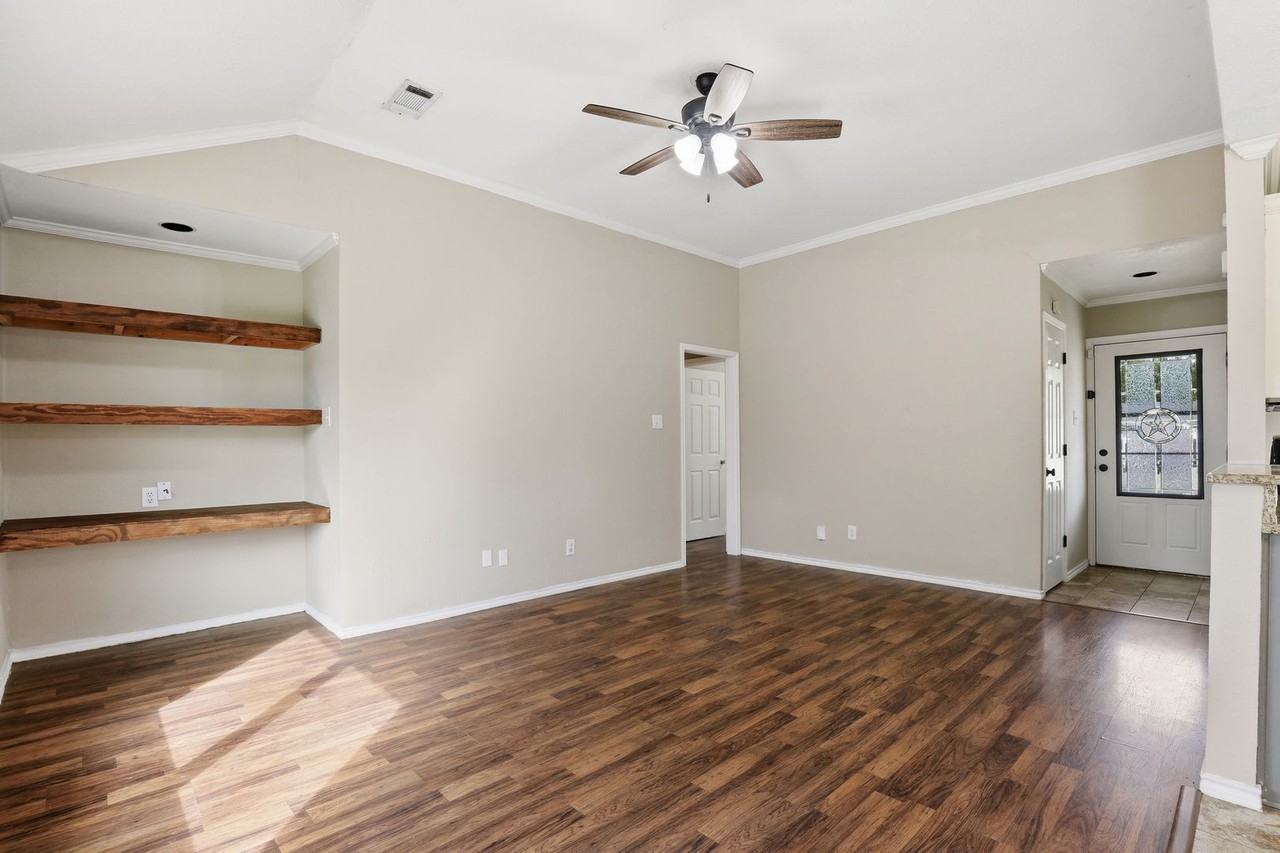 108 George St - Photo 3 of 31