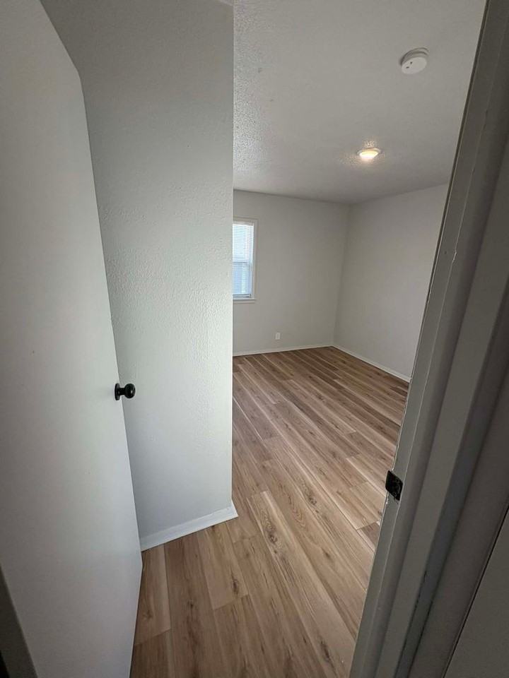 2410 W Haskell St - Photo 4 of 14