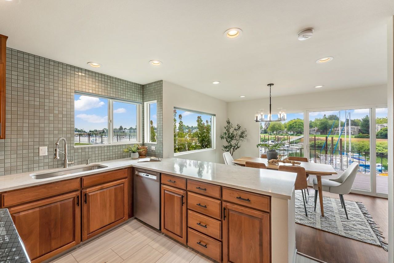 540 N Hayden Bay Dr - Photo 2 of 50