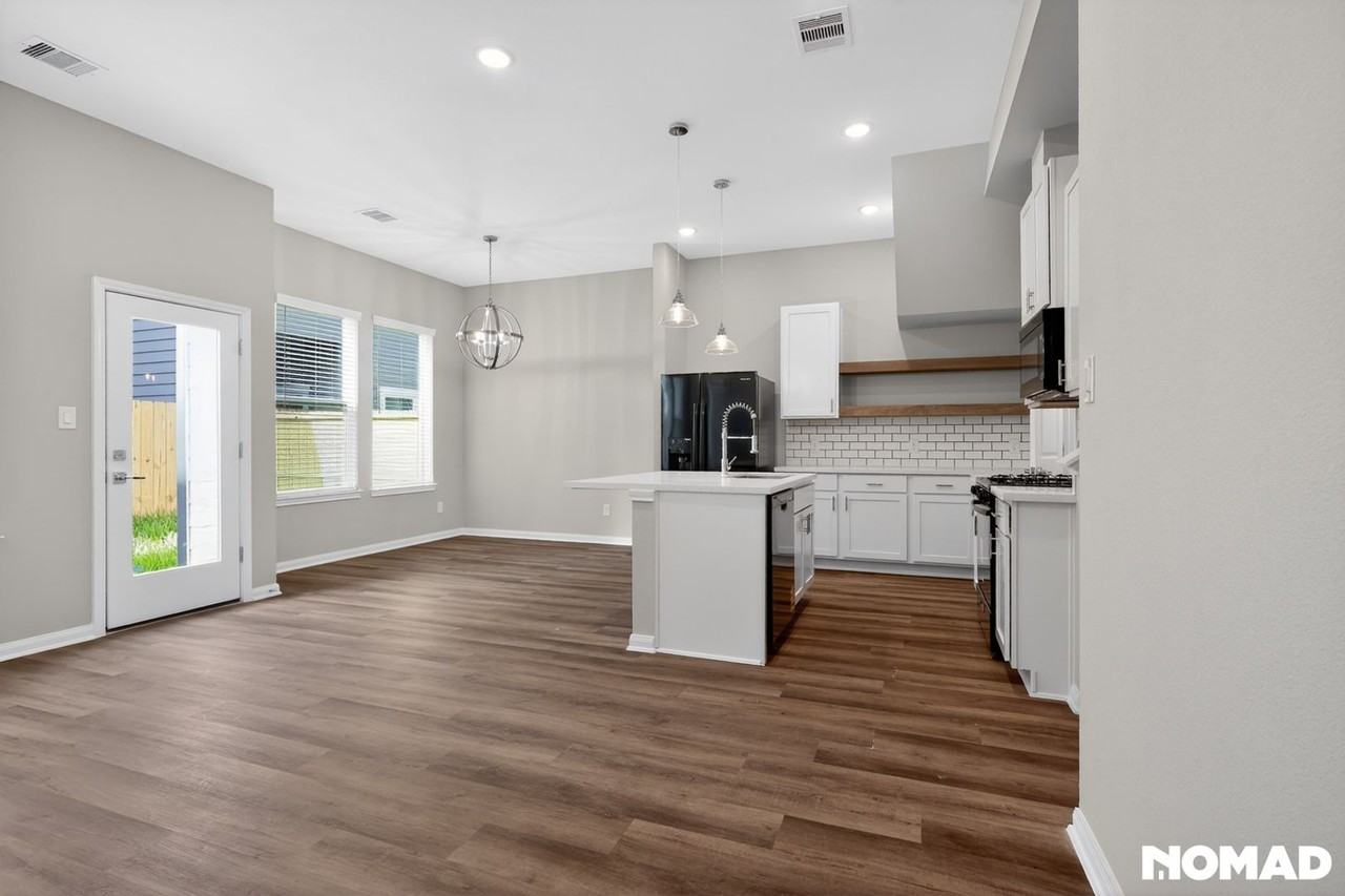 208 Clark Meadows Ln - Photo 2 of 37