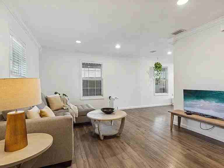 4615 Cowan Ave - Photo 3 of 15