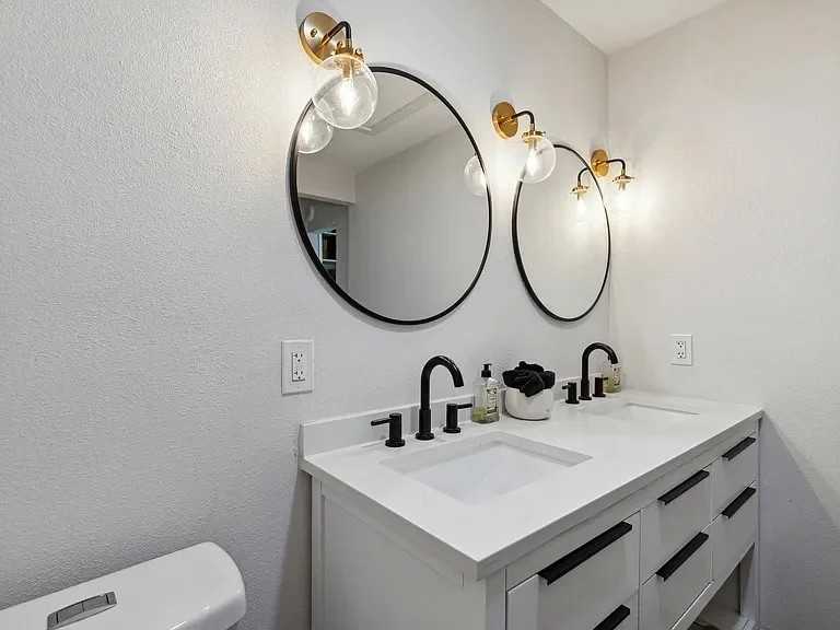 4615 Cowan Ave - Photo 4 of 15