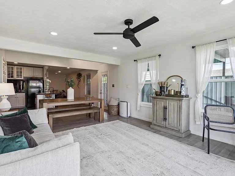 4615 Cowan Ave - Photo 5 of 15