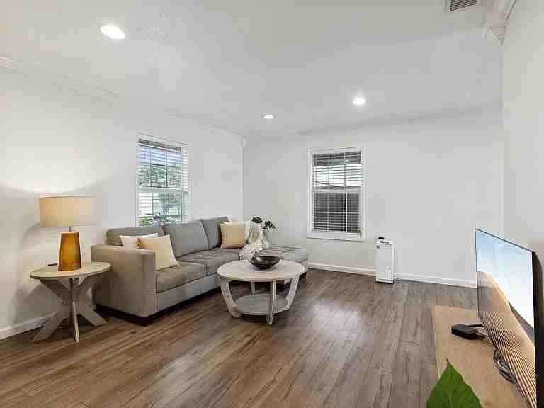 4615 Cowan Ave - Photo 6 of 15