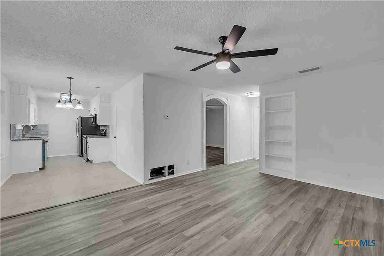 2125 Hidden Hill Dr - Photo 4 of 15