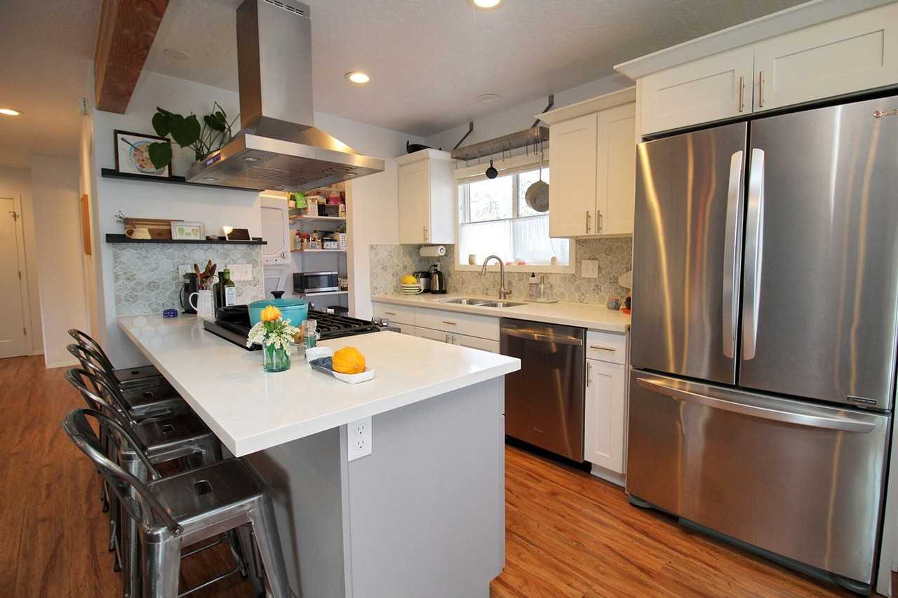 205 Ne 79th Ave - Photo 7 of 23