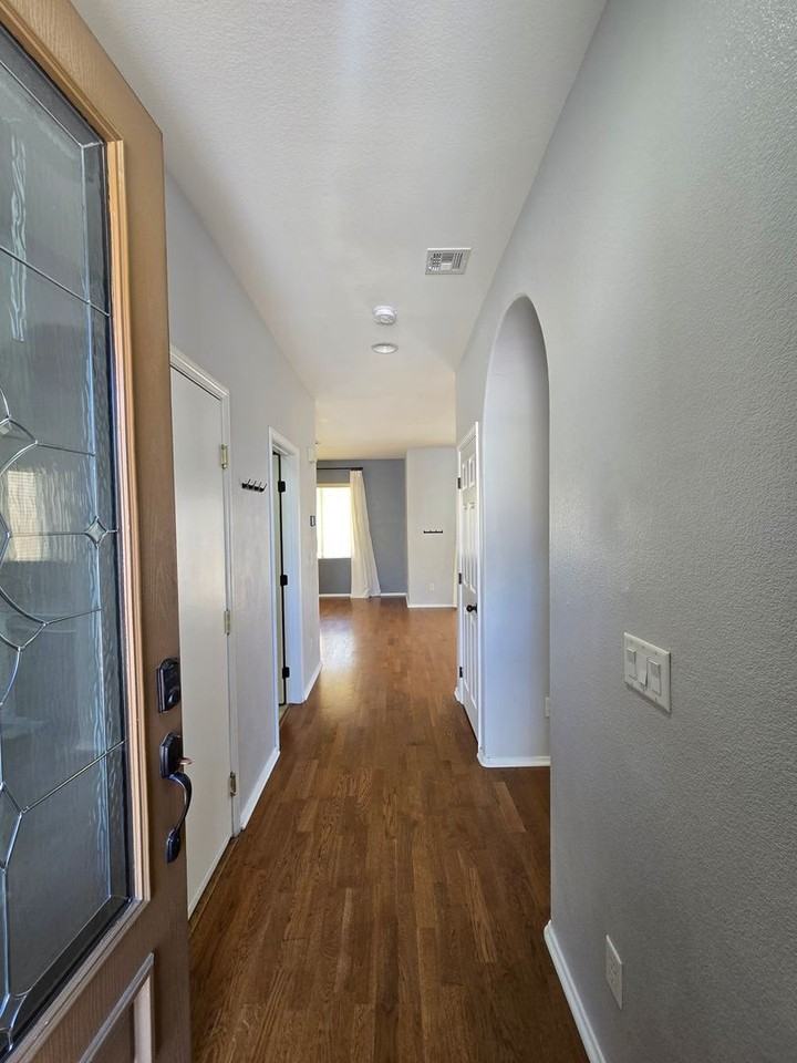 1049 Garnet Ridge Ct - Photo 3 of 36