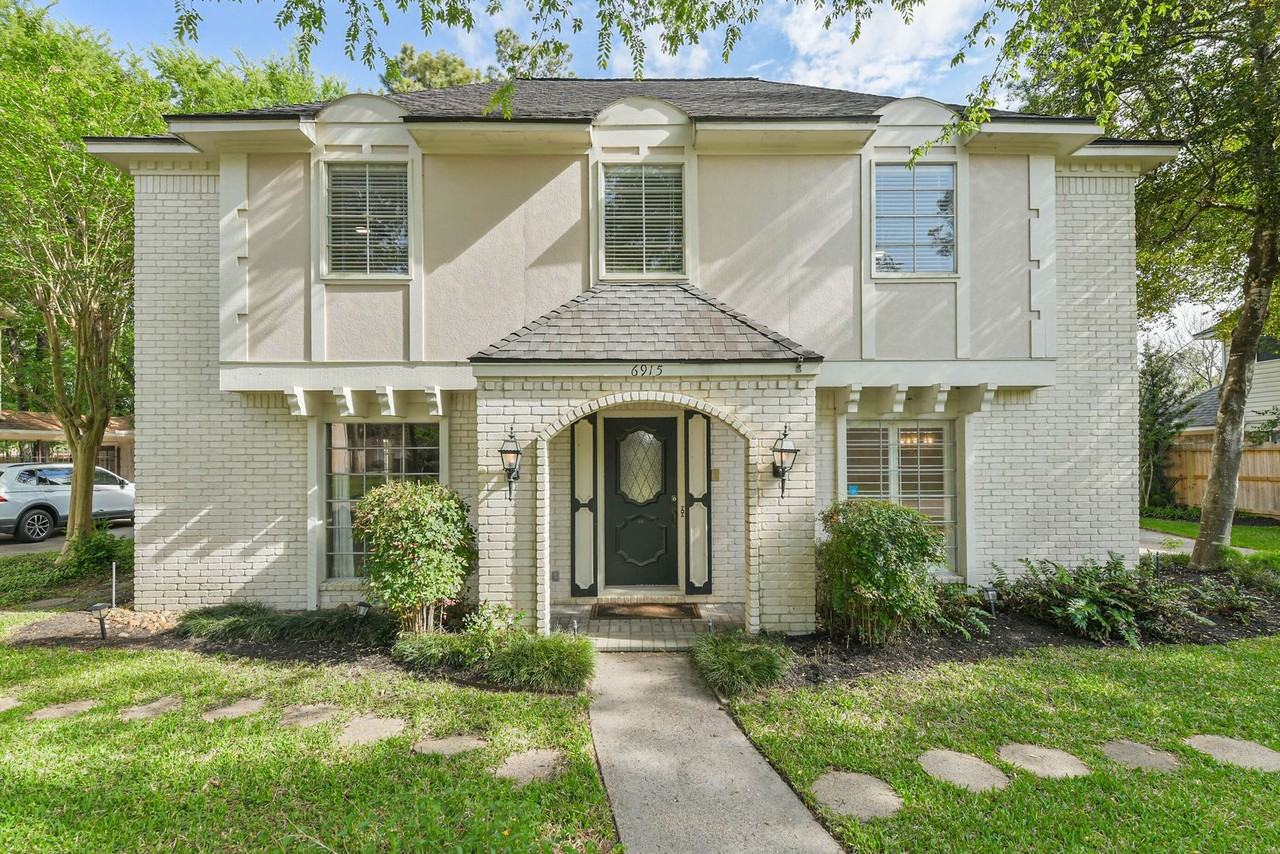 6915 Chancellor Dr - Photo 2 of 38