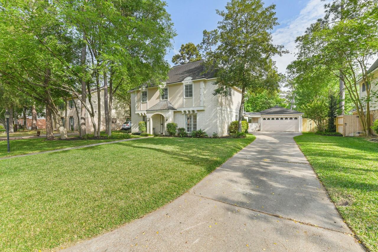 6915 Chancellor Dr - Photo 3 of 38