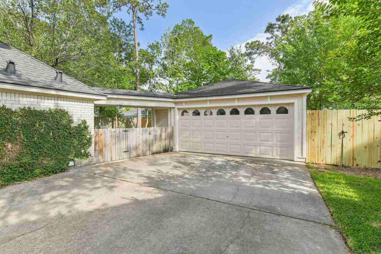 6915 Chancellor Dr - Photo 4 of 38