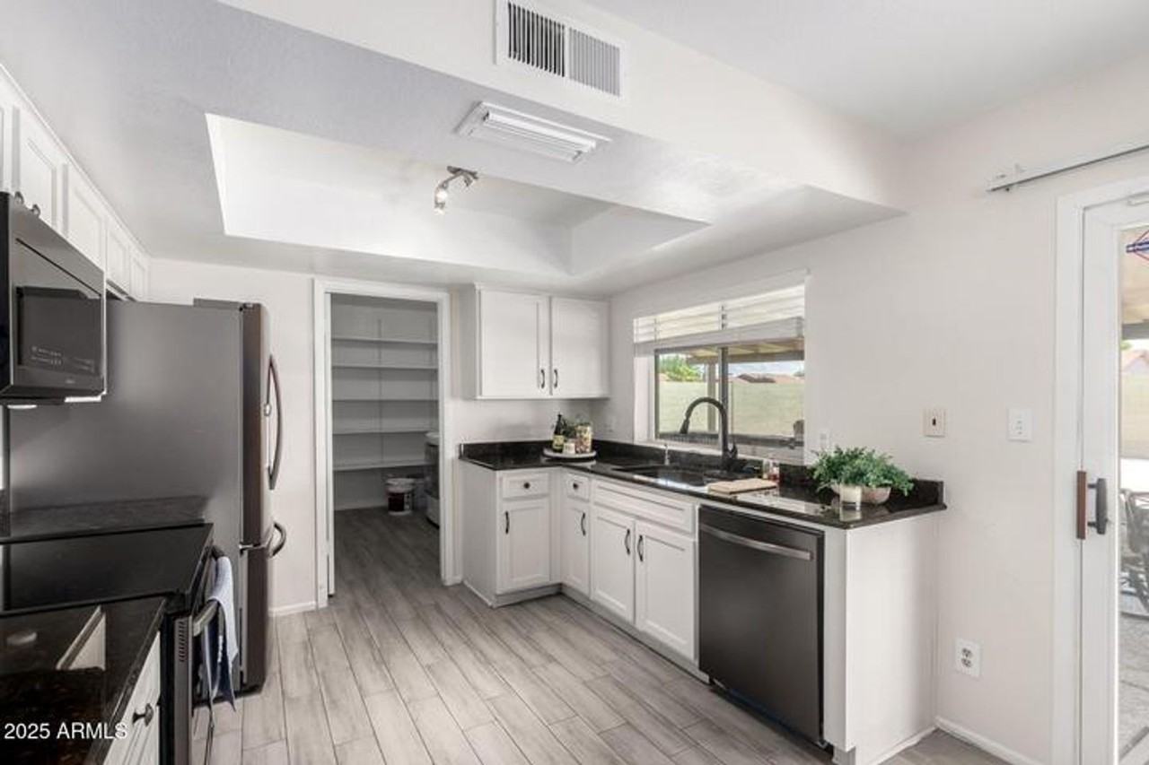 19031 N 13th Dr - Photo 2 of 13