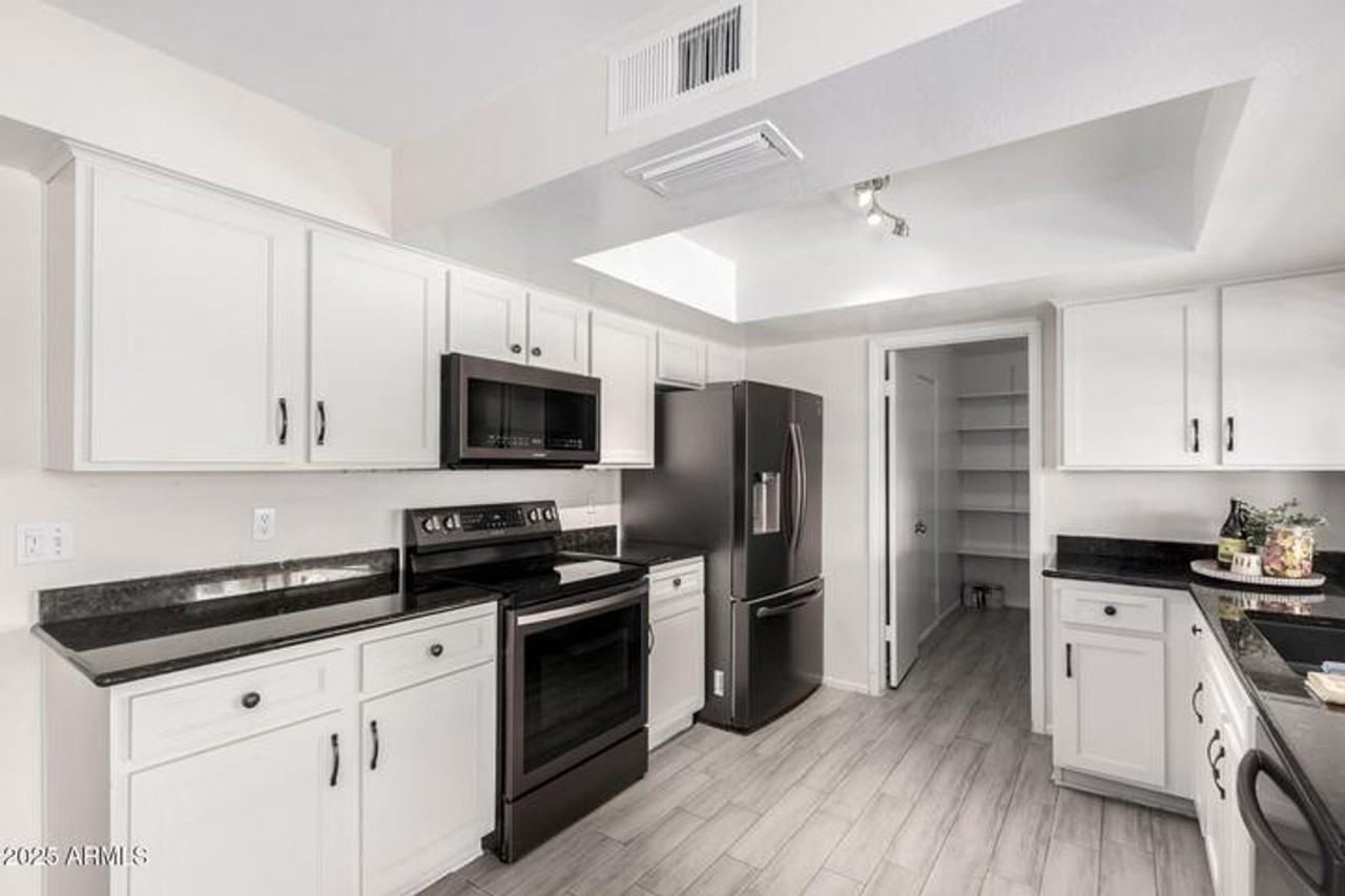 19031 N 13th Dr - Photo 3 of 13