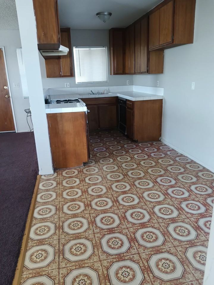 11609 Oxford Ave - Photo 2 of 7