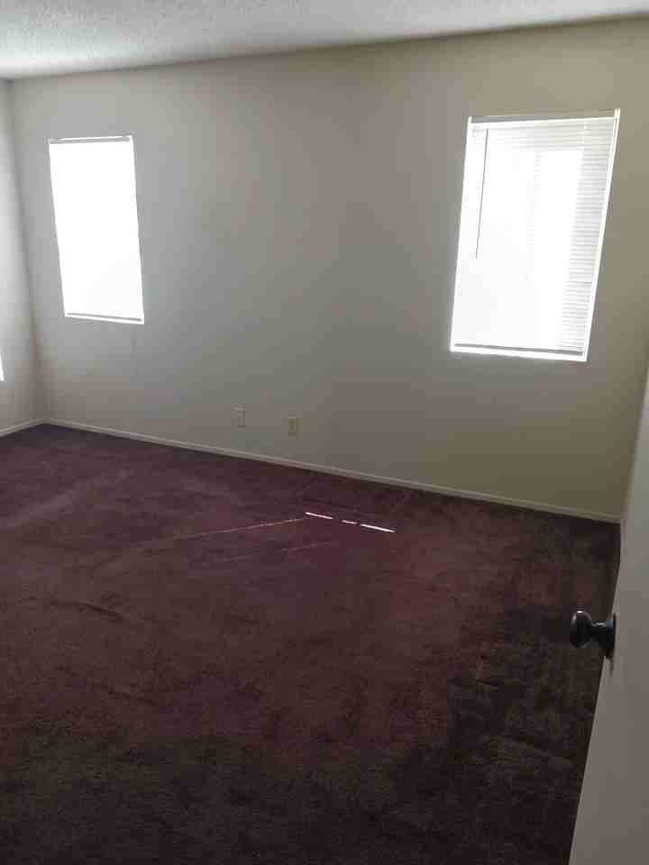 11609 Oxford Ave - Photo 5 of 7