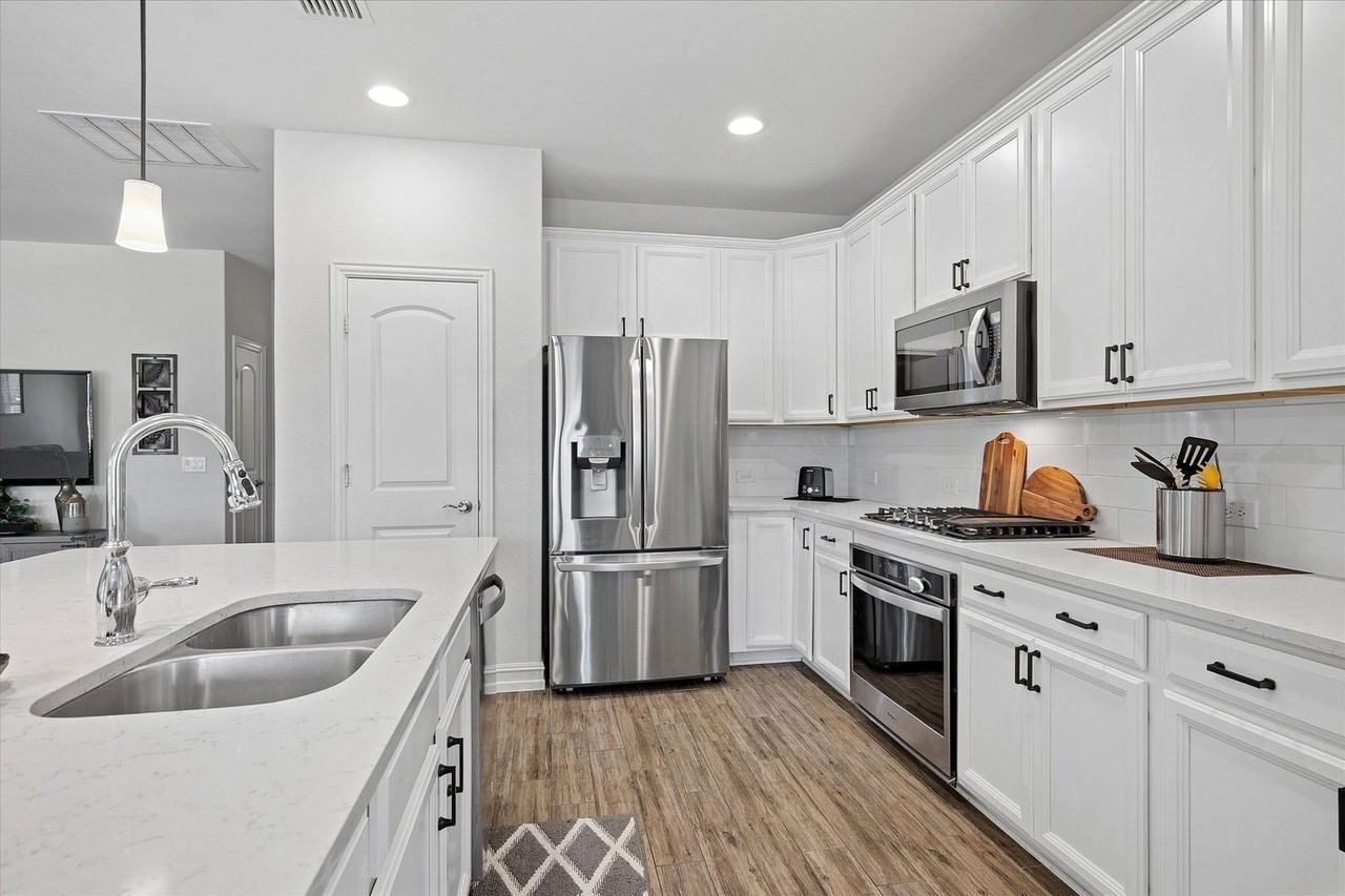 1324 Millican Ln - Photo 7 of 17