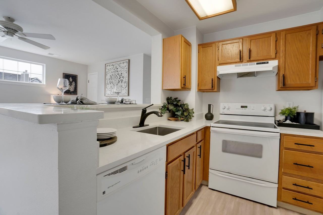 6702 S Ivy Way #B6 - Photo 2 of 25