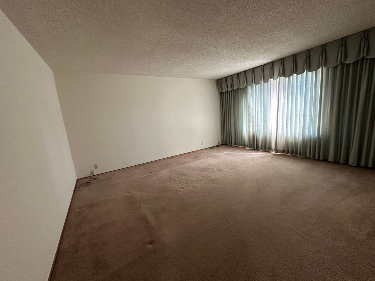 4373 Vistapark Dr - Photo 2 of 12