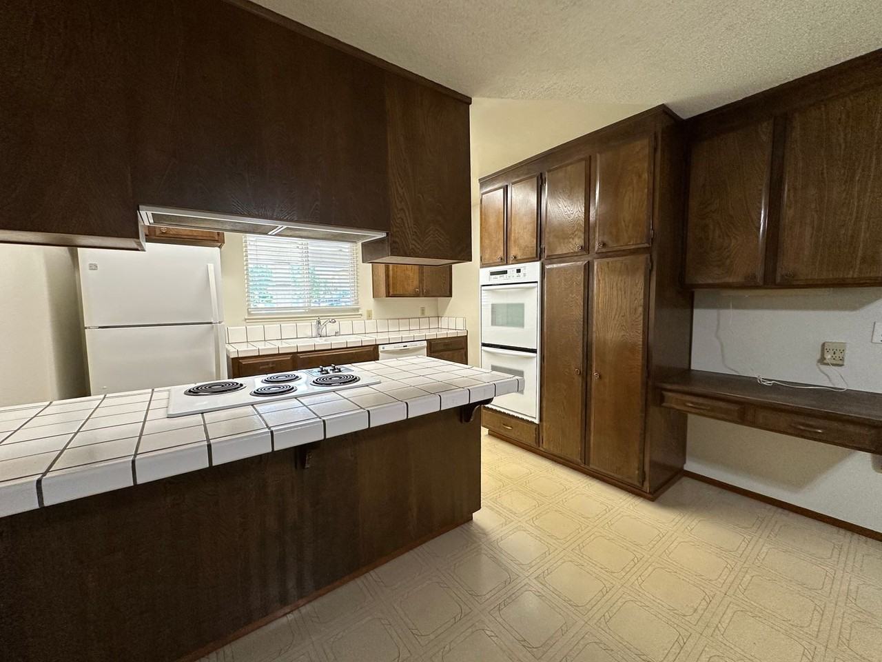 4373 Vistapark Dr - Photo 3 of 12