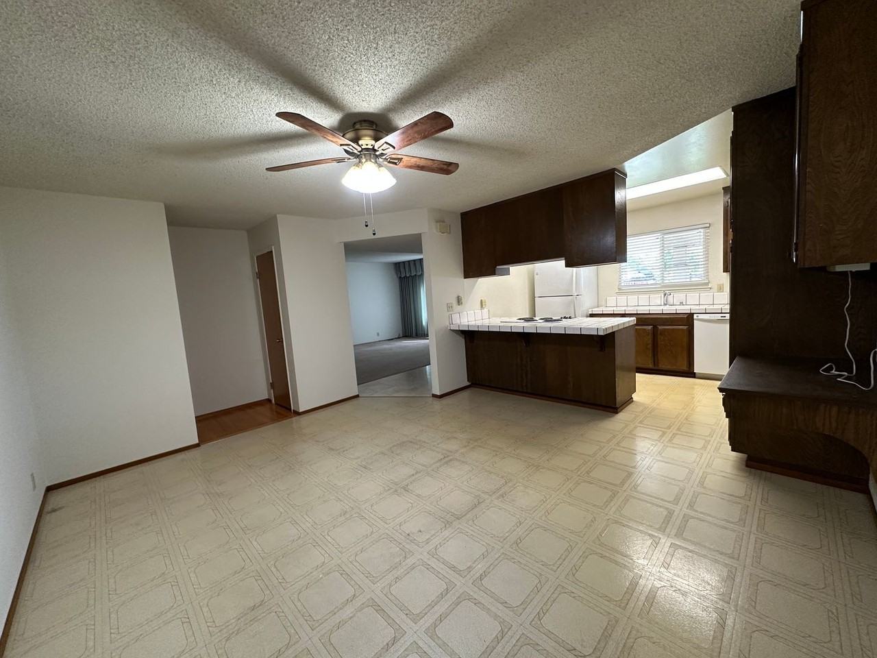 4373 Vistapark Dr - Photo 4 of 12