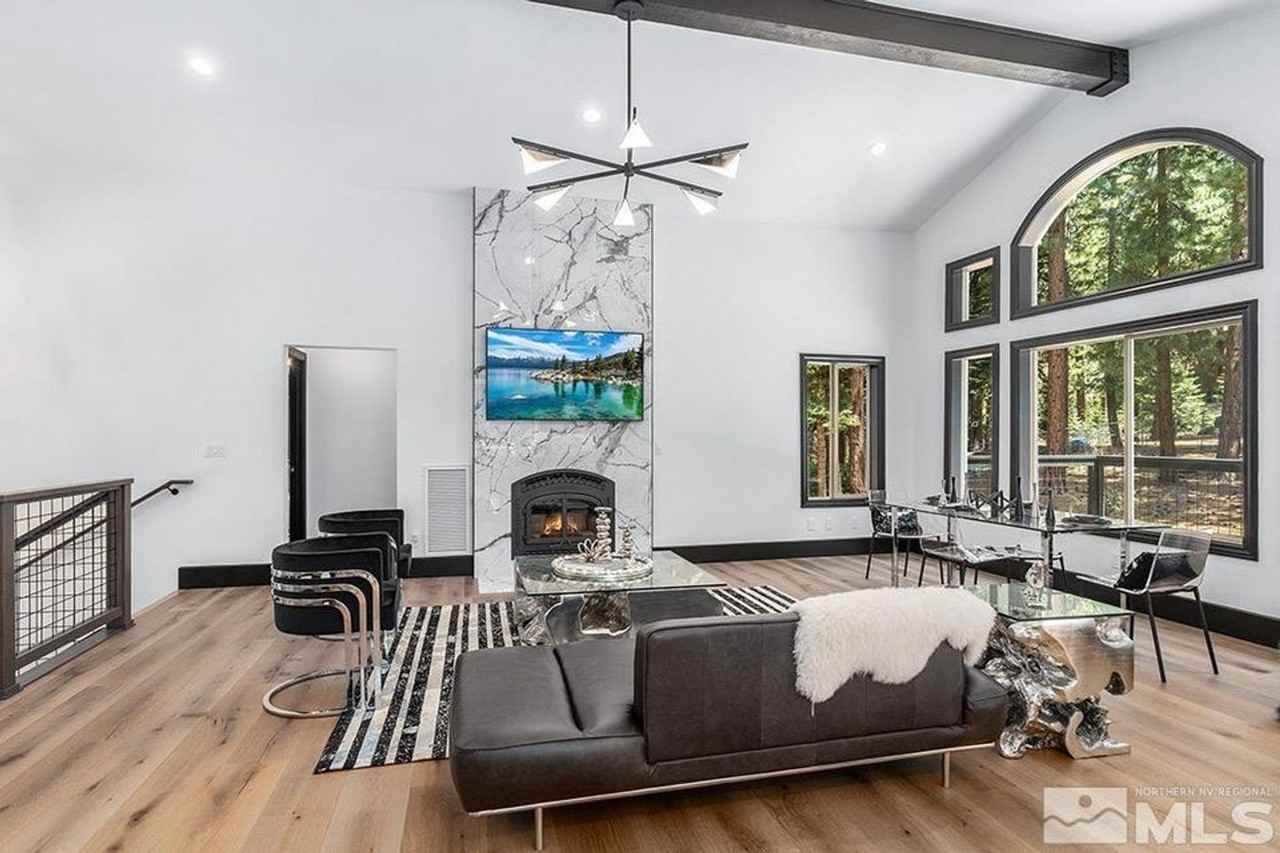 331 Winding Way - Photo 2 of 18