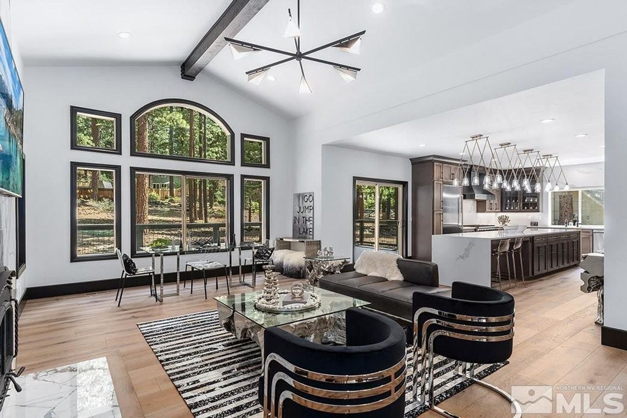 331 Winding Way - Photo 3 of 18