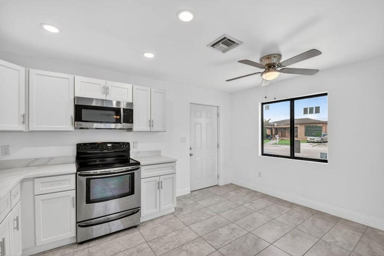 917 W 2nd St - Photo 2 of 20