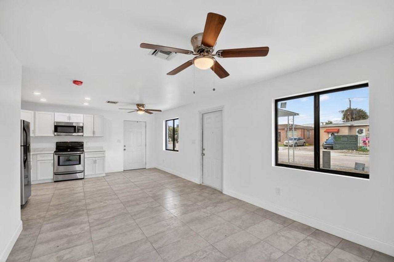 917 W 2nd St - Photo 4 of 20