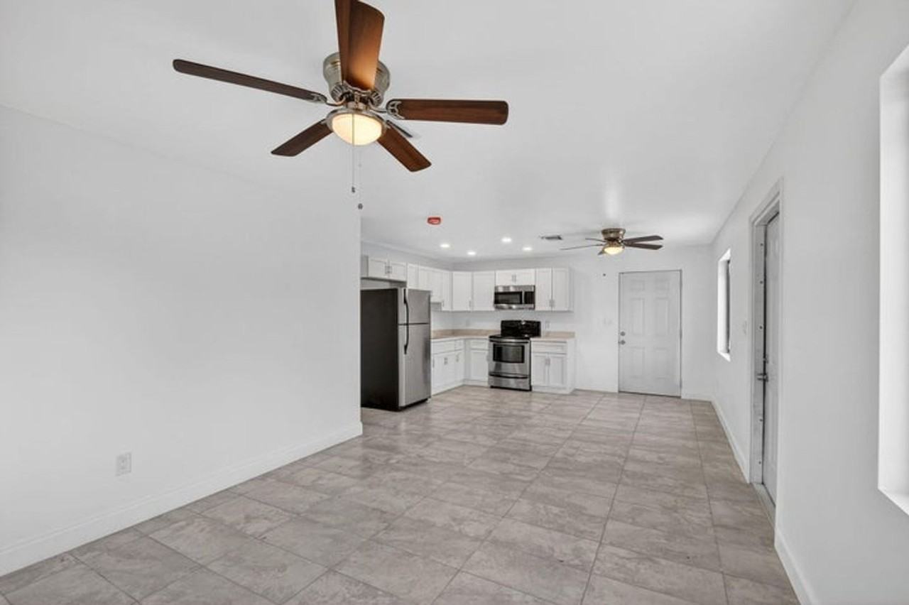 917 W 2nd St - Photo 5 of 20