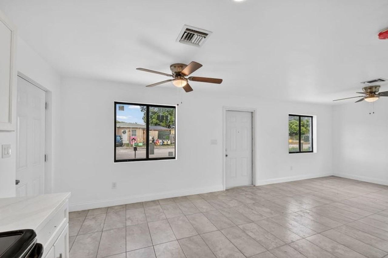 917 W 2nd St - Photo 7 of 20