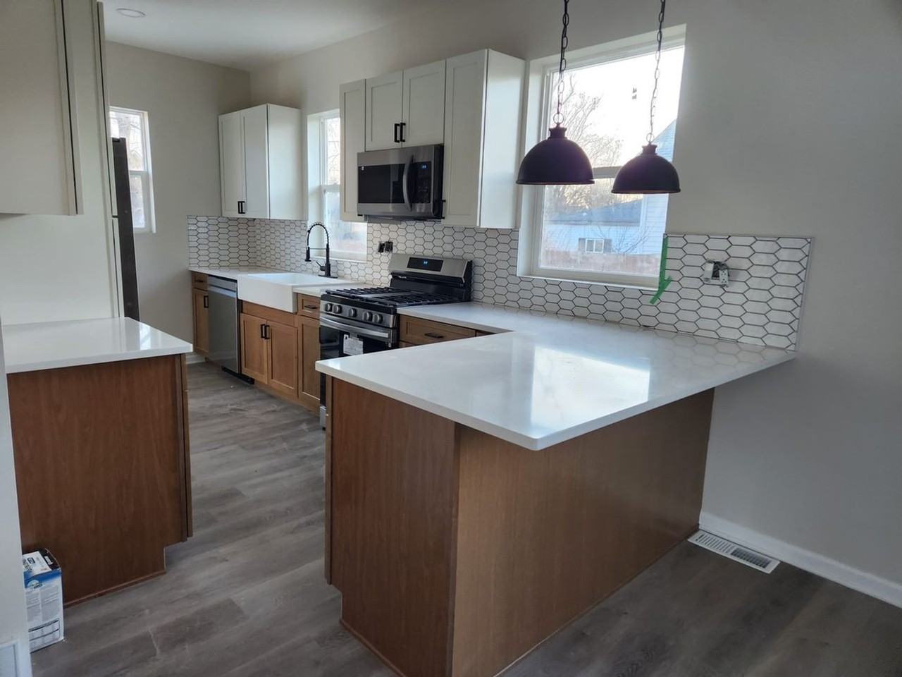 639 Algona Ave - Photo 3 of 12