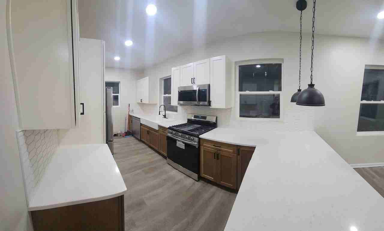 639 Algona Ave - Photo 4 of 12