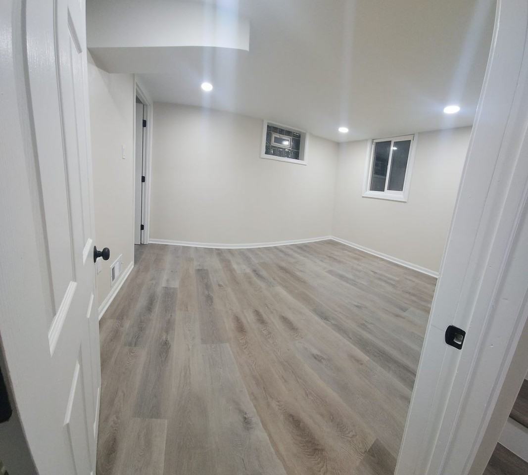 639 Algona Ave - Photo 7 of 12