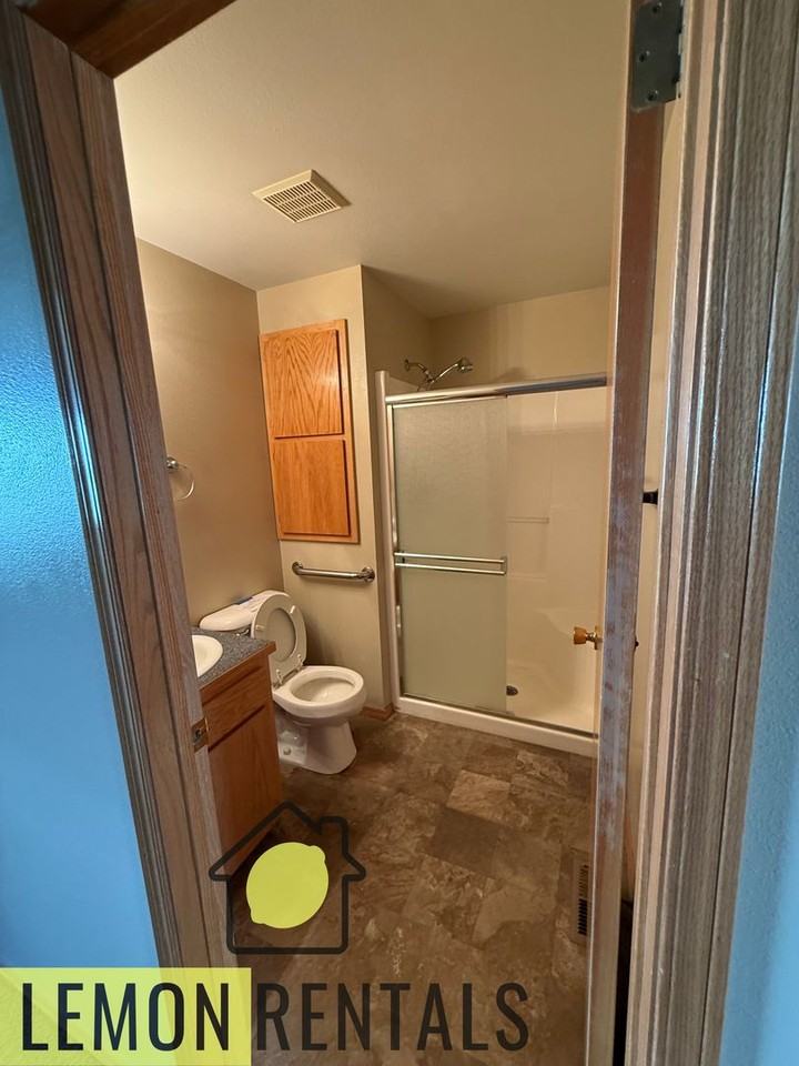 407 N 75th Ave - Photo 5 of 16