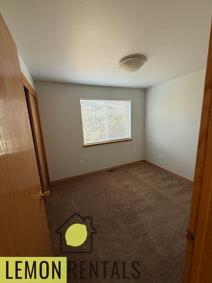 407 N 75th Ave - Photo 6 of 16