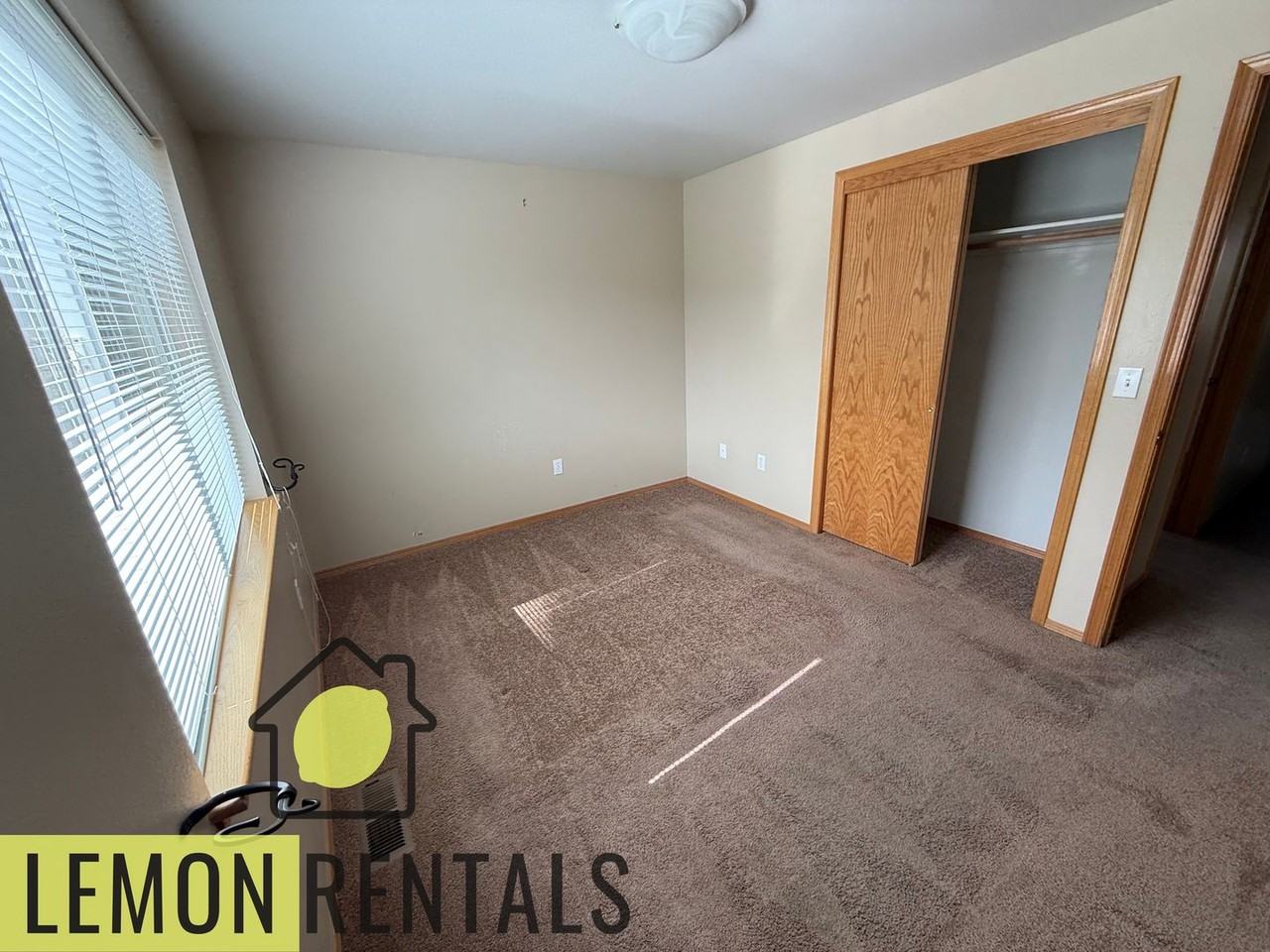 407 N 75th Ave - Photo 7 of 16