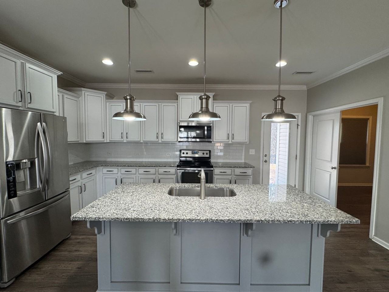 115 Fortress Dr - Photo 5 of 32