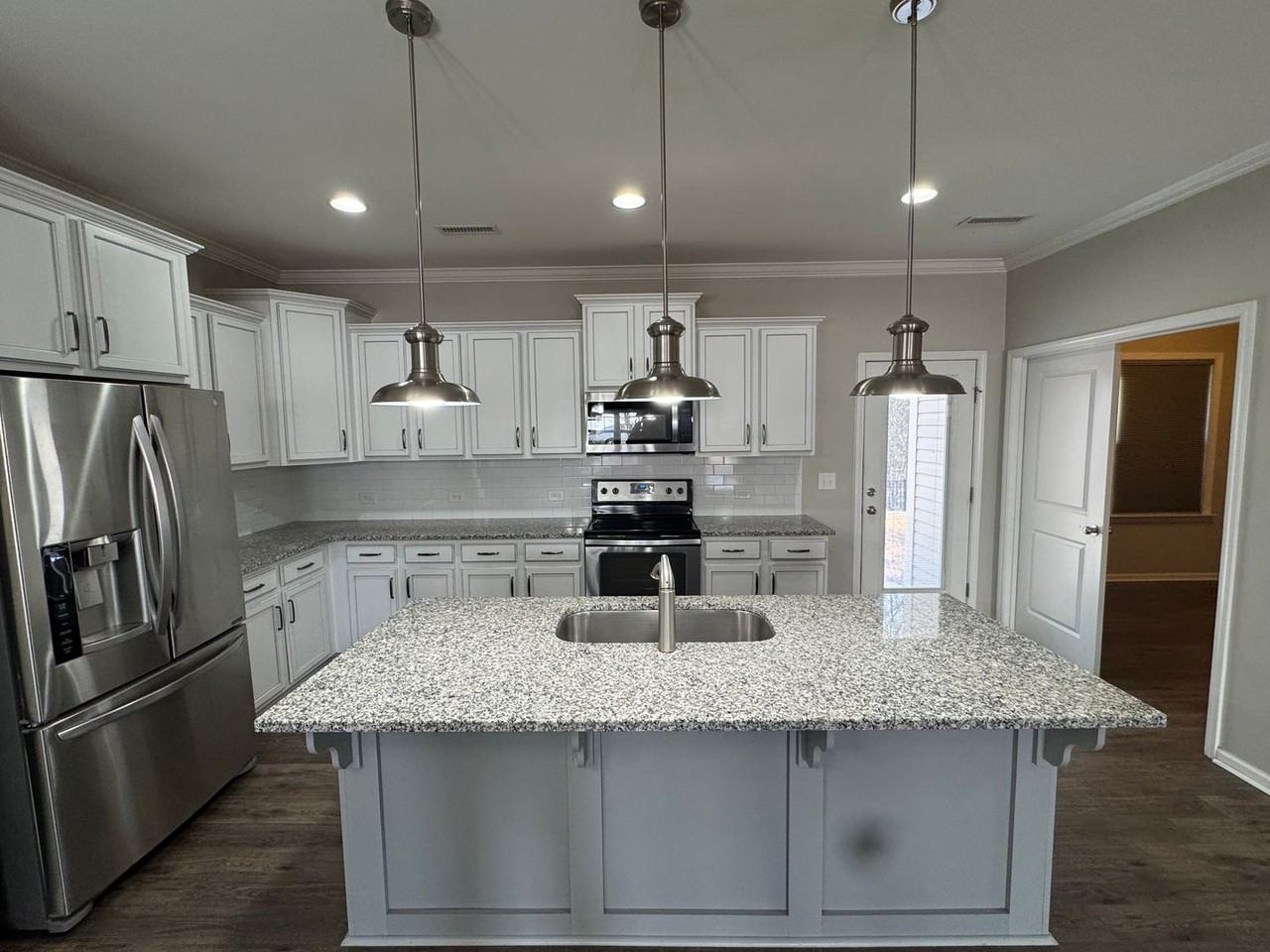 115 Fortress Dr - Photo 6 of 32