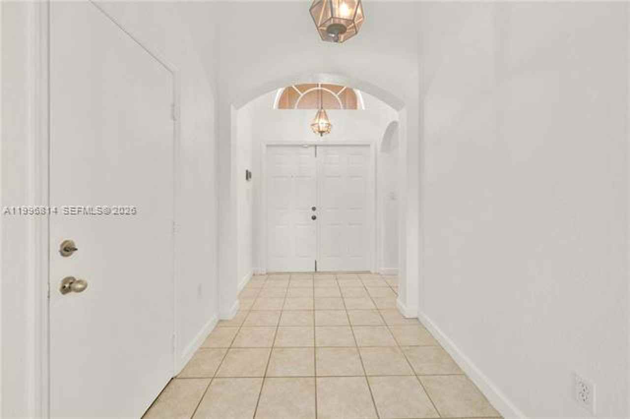 12046 Sw 133rd Ter - Photo 7 of 27