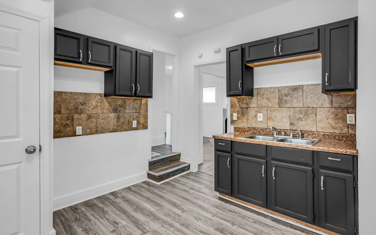 14601 Benwood Avenue - Photo 3 of 22